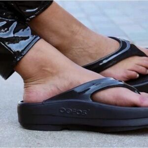 Oofos Women's OOmega OOlala Platform Sandal- Black